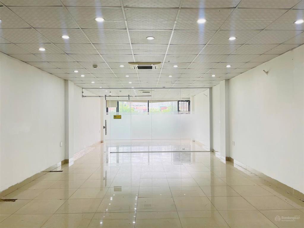 Cho thuê văn phòng 80m2, giá 14,2 triệu mặt phố vũ tông phan, thanh xuân, view thoáng, chia phòng