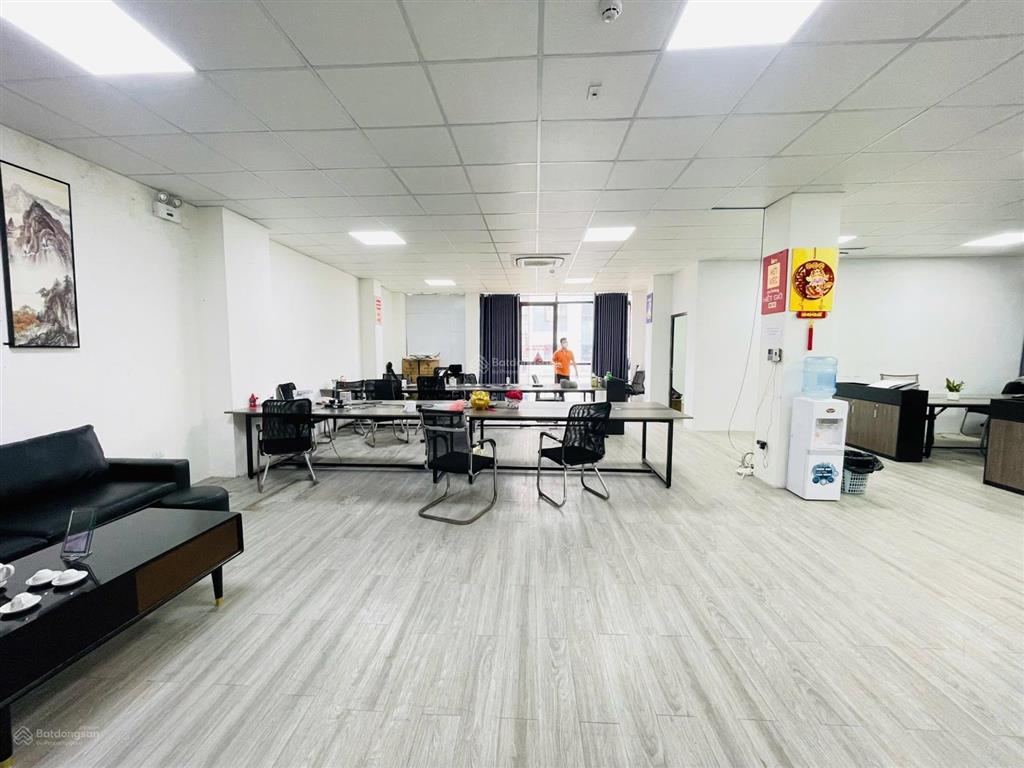 Cho thuê văn phòng tại 168 nguyễn xiển, 60m2, giá 8 triệu, view thoáng 0965 825 ***