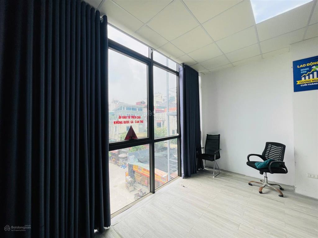 Cho thuê văn phòng tại 168 nguyễn xiển, 60m2, giá 8 triệu, view thoáng 0965 825 ***