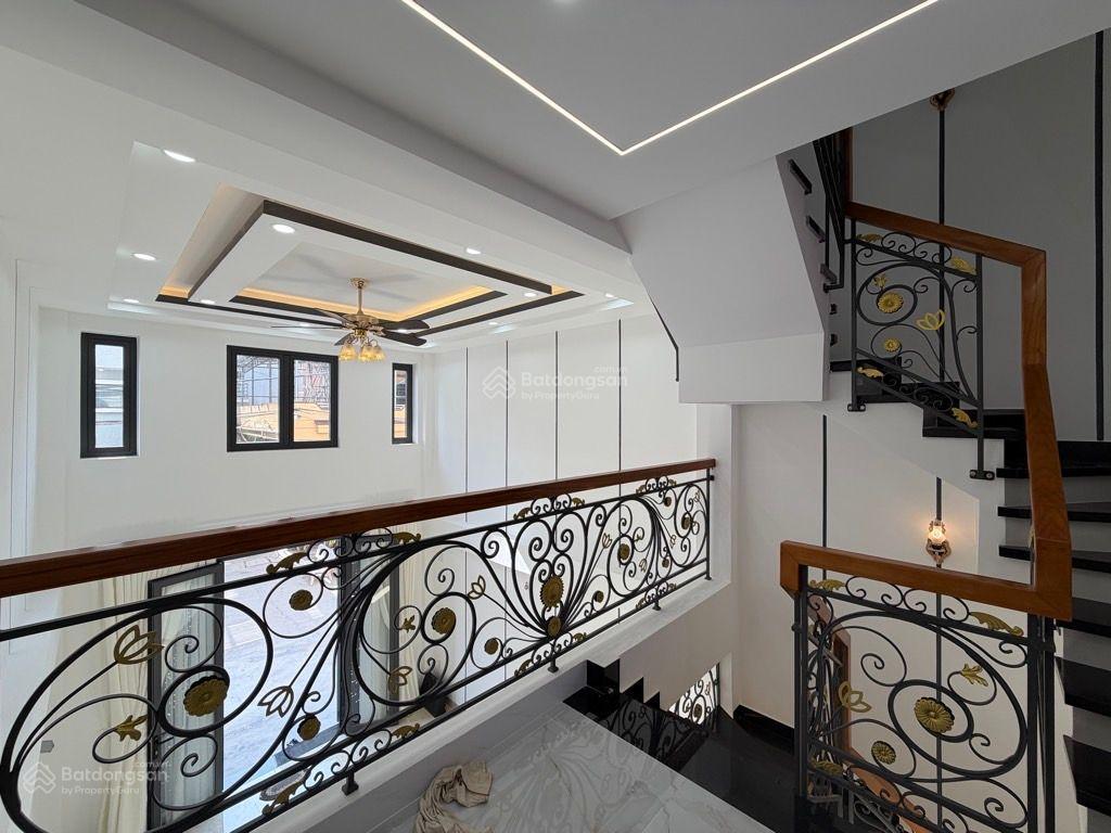 Siêu phẩm 5 tầng, hẻm xe hơi lớn, xây mới ngay lê quang định cạnh phạm văn đồng