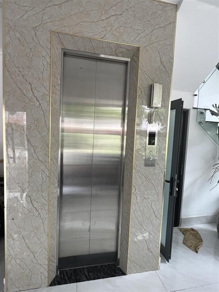Chỉ 7,xtỉ= siêu phẩm thang máy góc 2 mặt tiền 6 tầng sát mặt tiền hà huy giáp quận