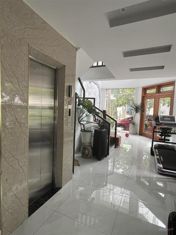 Chỉ 7,xtỉ= siêu phẩm thang máy góc 2 mặt tiền 6 tầng sát mặt tiền hà huy giáp quận