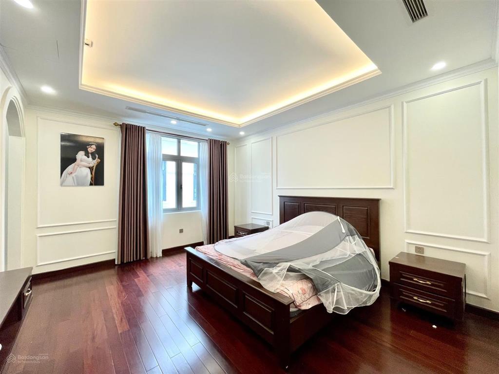 Cho thuê biệt thự song lập vinhomes riverside 215m có thang máy giá 45tr/tháng