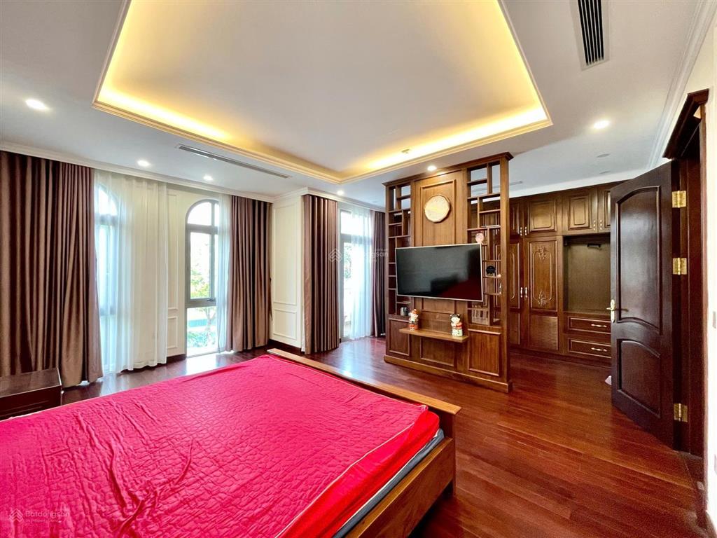 Cho thuê biệt thự song lập vinhomes riverside 215m có thang máy giá 45tr/tháng