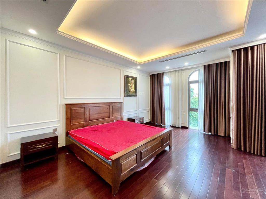 Cho thuê biệt thự song lập vinhomes riverside 215m có thang máy giá 45tr/tháng