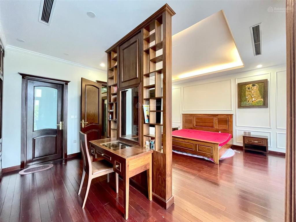 Cho thuê biệt thự song lập vinhomes riverside 215m có thang máy giá 45tr/tháng