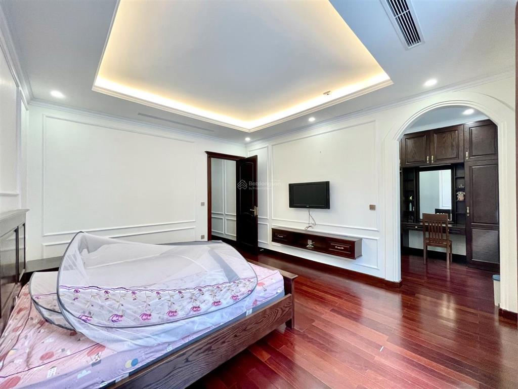 Cho thuê biệt thự song lập vinhomes riverside 215m có thang máy giá 45tr/tháng