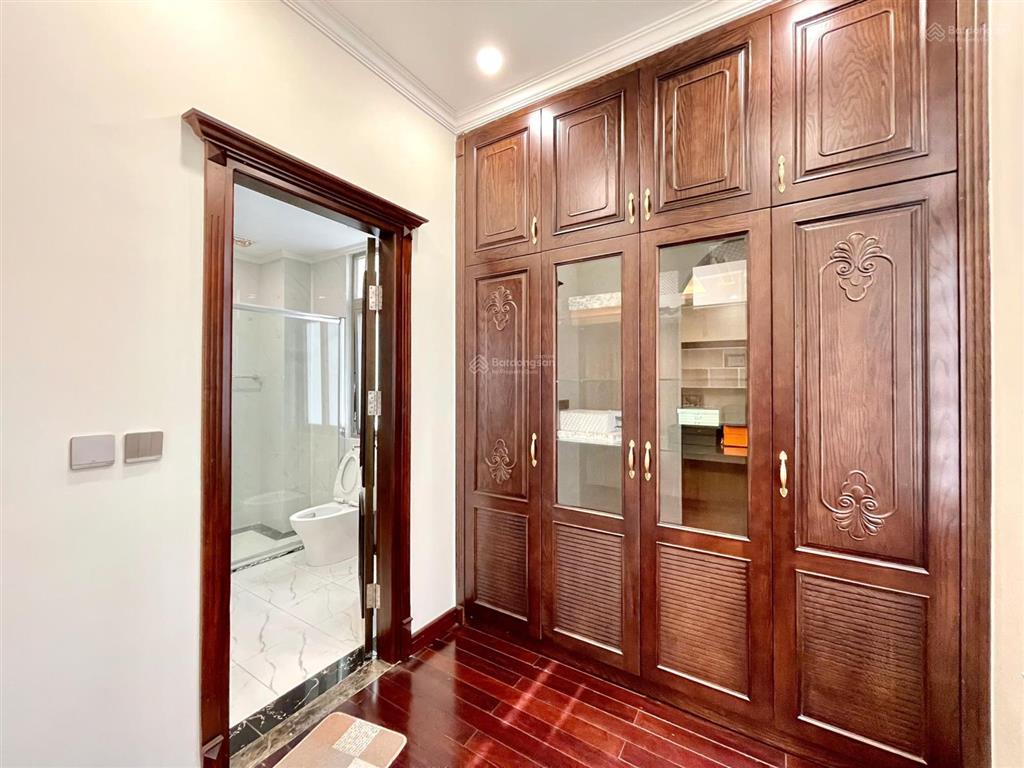 Cho thuê biệt thự song lập vinhomes riverside 215m có thang máy giá 45tr/tháng