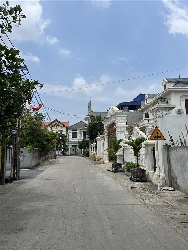 Bán gấp lô đất  mặt tiền rộng mặt ngõ ô tô thông gần hồ  văn lâm  hưng yên