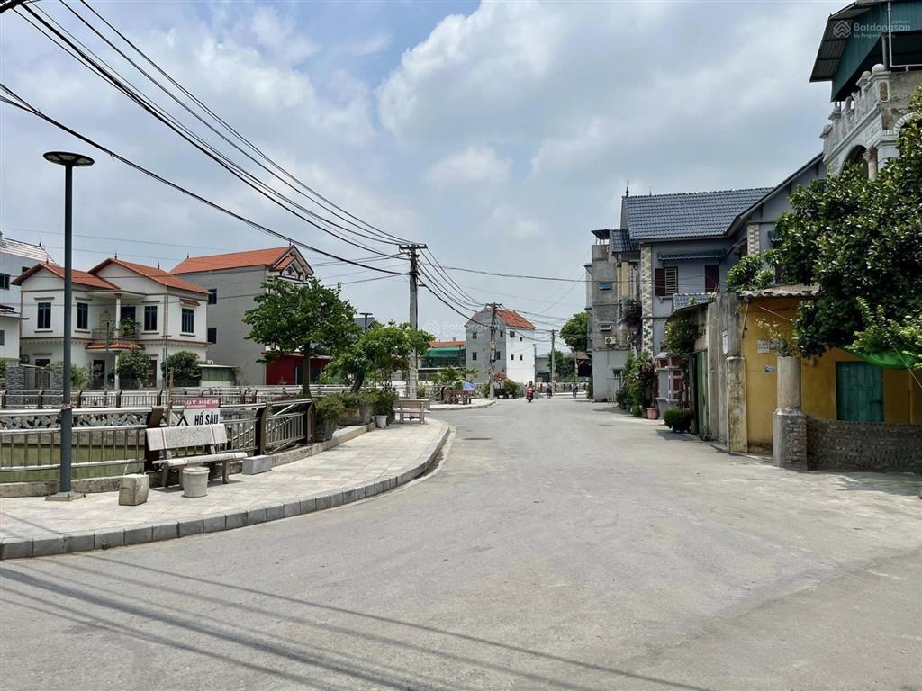 Hiếm  ô tô  ngõ thông  kinh doanh  nở hậu  mặt tiền rộng  như quỳnh văn lâm