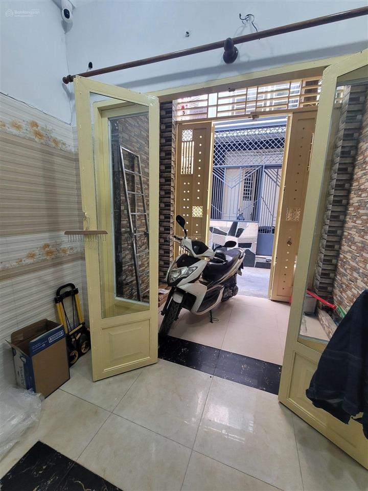 Nhà đẹp hẻm thông đường nguyễn trải
q5 ngay đại học sài gòn dt 33m2, 4 tầng, 4pn