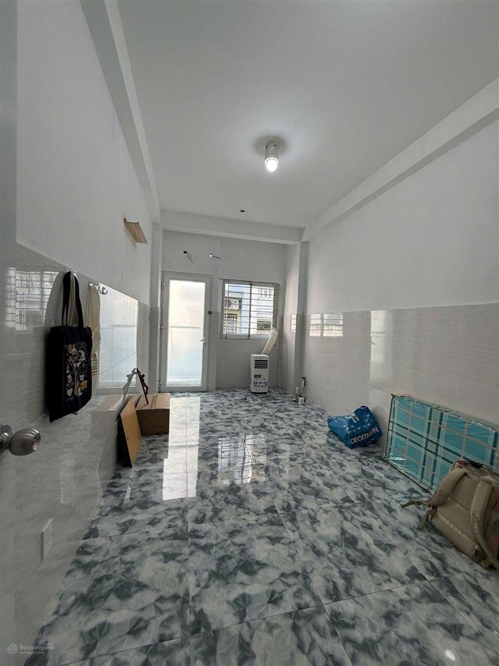 Nhà đẹp hẻm thông đường nguyễn trải
q5 ngay đại học sài gòn dt 33m2, 4 tầng, 4pn