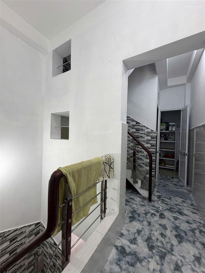 Nhà đẹp hẻm thông đường nguyễn trải
q5 ngay đại học sài gòn dt 33m2, 4 tầng, 4pn