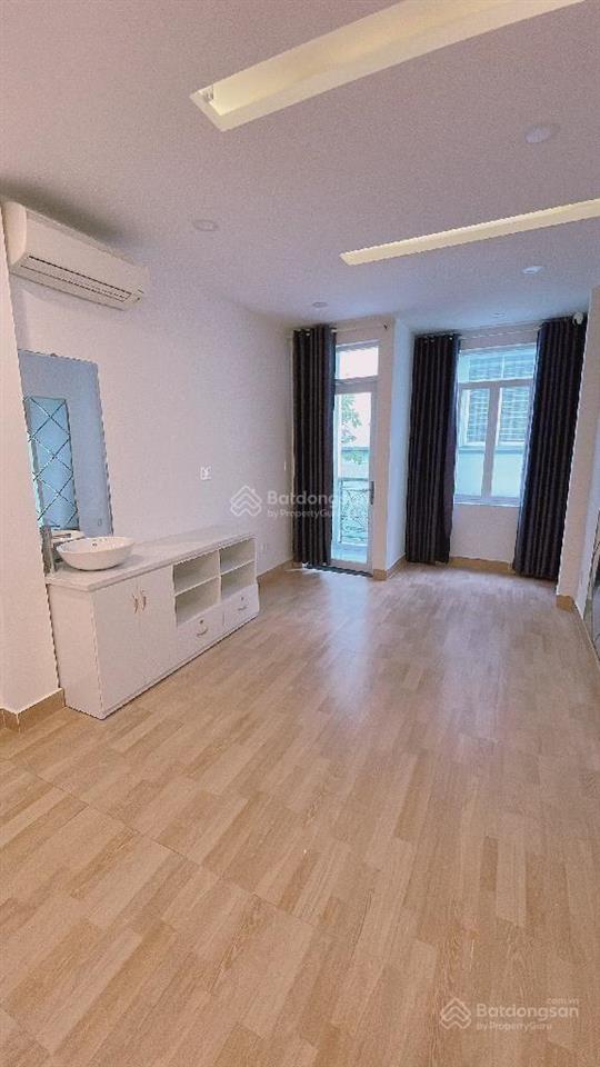 Nhà khu vip trung tâm q5 giáp q1. dt 27m2 (3x9) 4 tầng. 8,2t