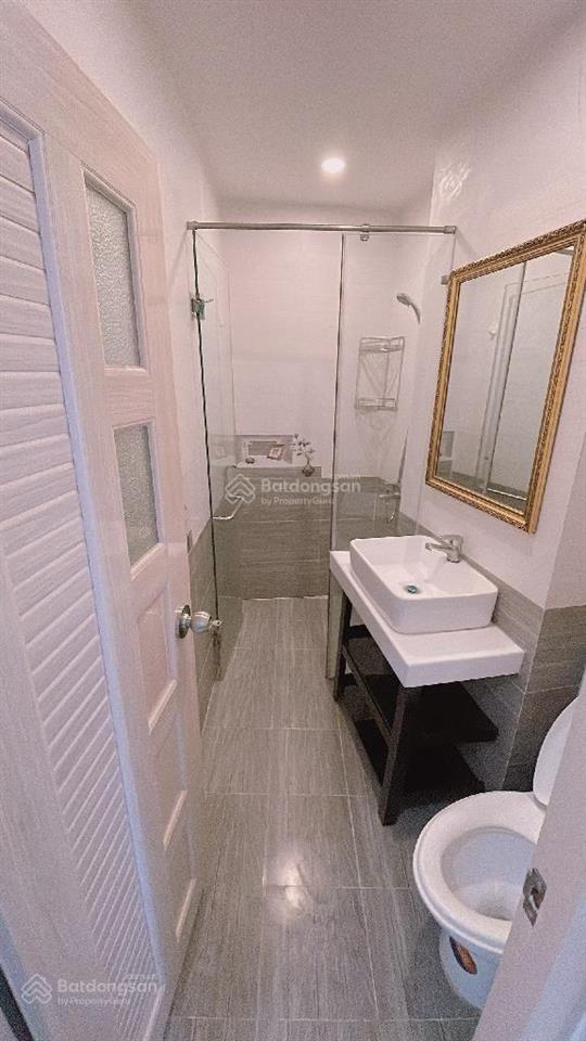 Nhà khu vip trung tâm q5 giáp q1. dt 27m2 (3x9) 4 tầng. 8,2t