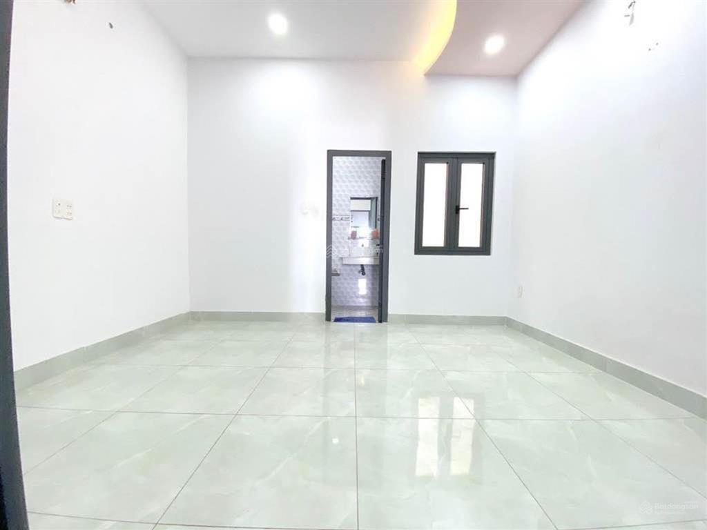 Mtkd bình phú q6 8,2 tỷ  dt 70m2 5tầng. hoàn công  vị trí chợ hồ trọng quý, mg rạng đoonh 10