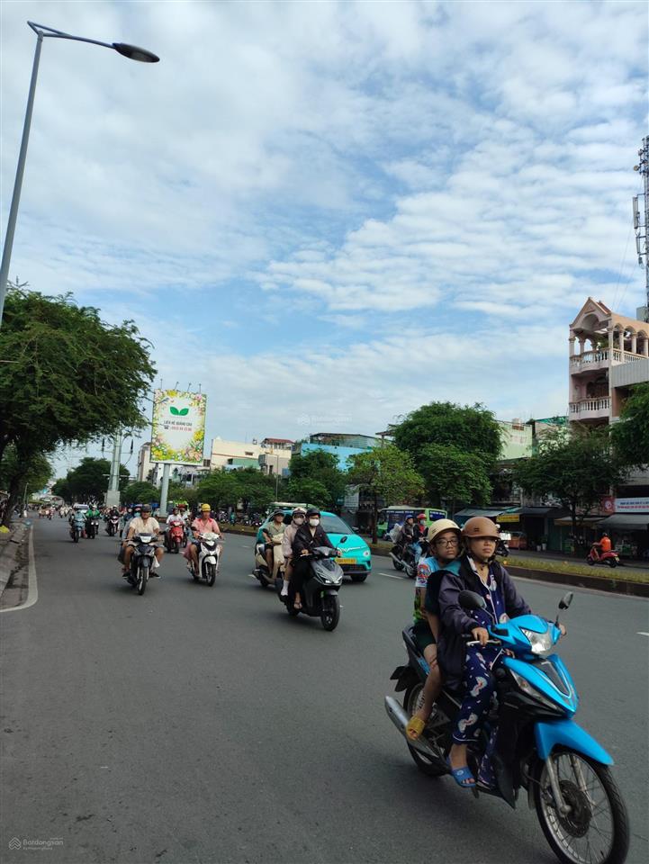 Mặt tiền kinh doanh phú lâm quận 6 9,7 tỷ  dt 90m2  3 tầng. hoàn công  vị trí nguyễn văn luông
