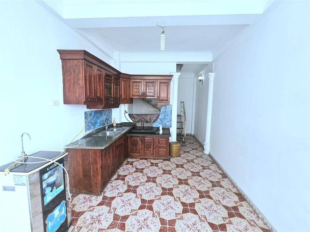Chính chủ cho thuê cả nhà mặt phố cổ thụy khuê 30m2 x 6 tầng, giá 17tr/th vào luôn