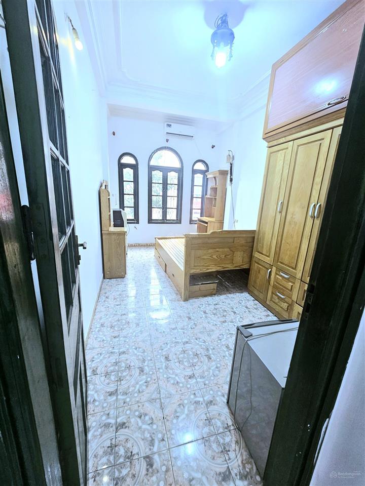 Chính chủ cho thuê cả nhà mặt phố cổ thụy khuê 30m2 x 6 tầng, giá 17tr/th vào luôn