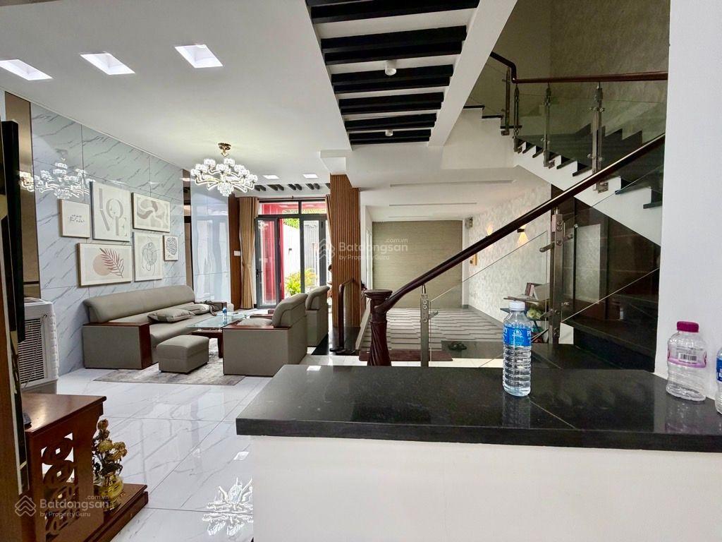 Nhà 4 tầng 136,5m2 khu phong phú 5 đối diện bến xe quận 8