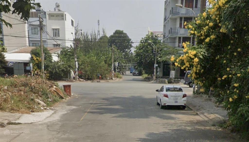 Nhà 4 tầng 136,5m2 khu phong phú 5 đối diện bến xe quận 8