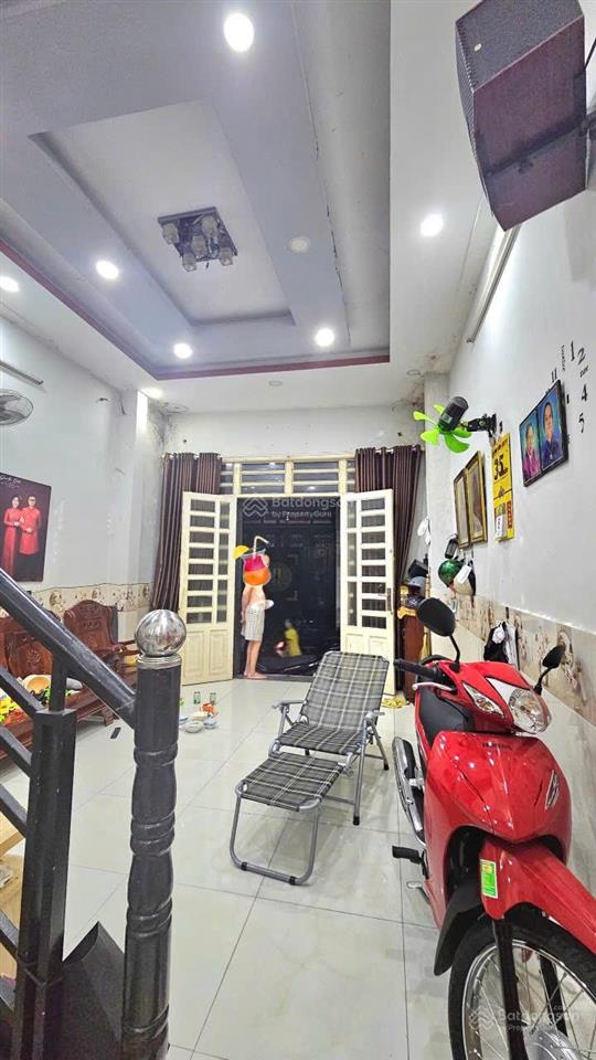 Nhà 1tr.1l.2pn.2ws.nhà mới chỉ việc sách vali vào ở ngay.hẻm xe hơi rộng thoáng mát.