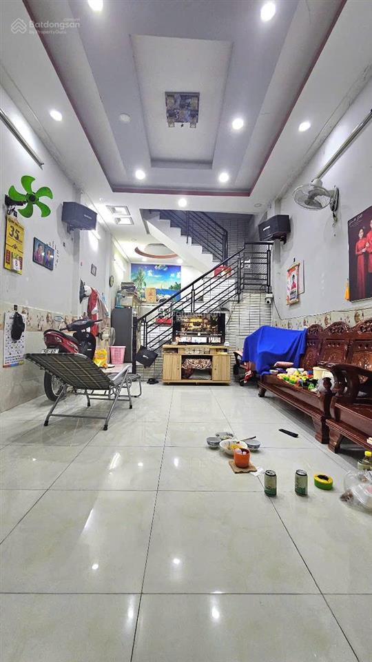 Nhà 1tr.1l.2pn.2ws.nhà mới chỉ việc sách vali vào ở ngay.hẻm xe hơi rộng thoáng mát.