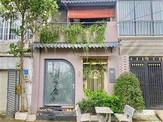 Hiếm nhà 2 tầng  4,5 tỉ  đường 8m  sổ vuông vức  ban công rộng  tặng nội thất