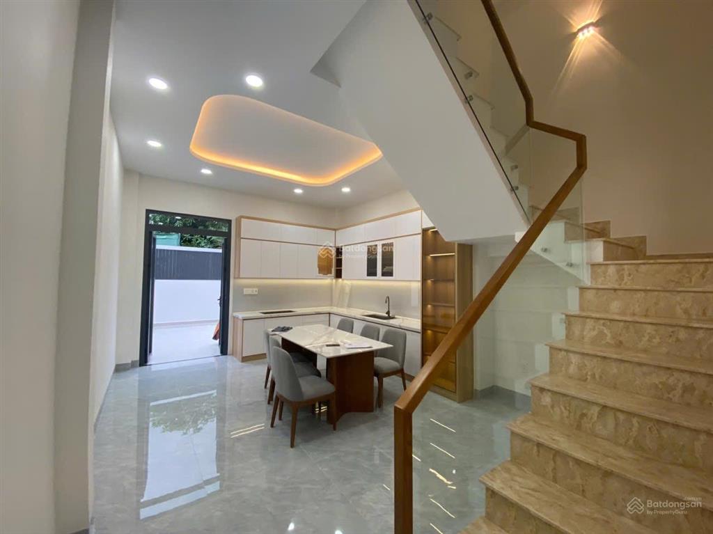 Vip  ngay ga metro  trường thọ  thủ đức  dt 79m²  4 tầng  ngang 4,5m  giá 8,6 tỷ tl