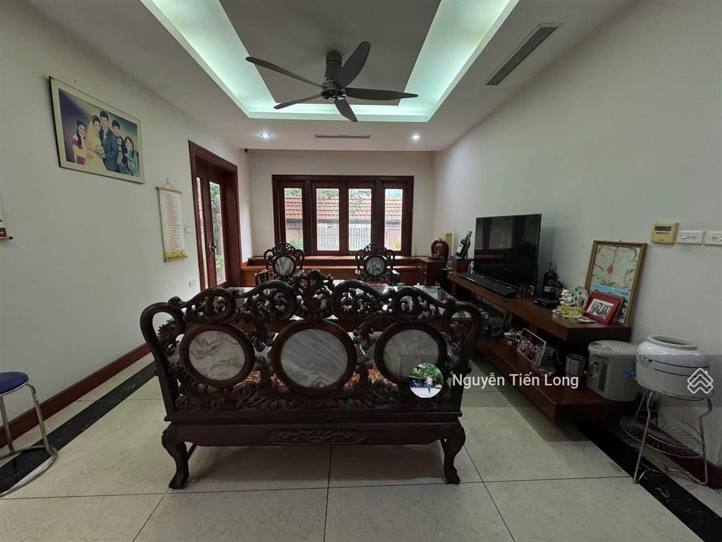 Bán biệt thự đơn lập dịch vọng hoàng quán chi 307m2 xây 4t 1 hầm ở sướng, yên tĩnh giá 92 tỷ có tl
