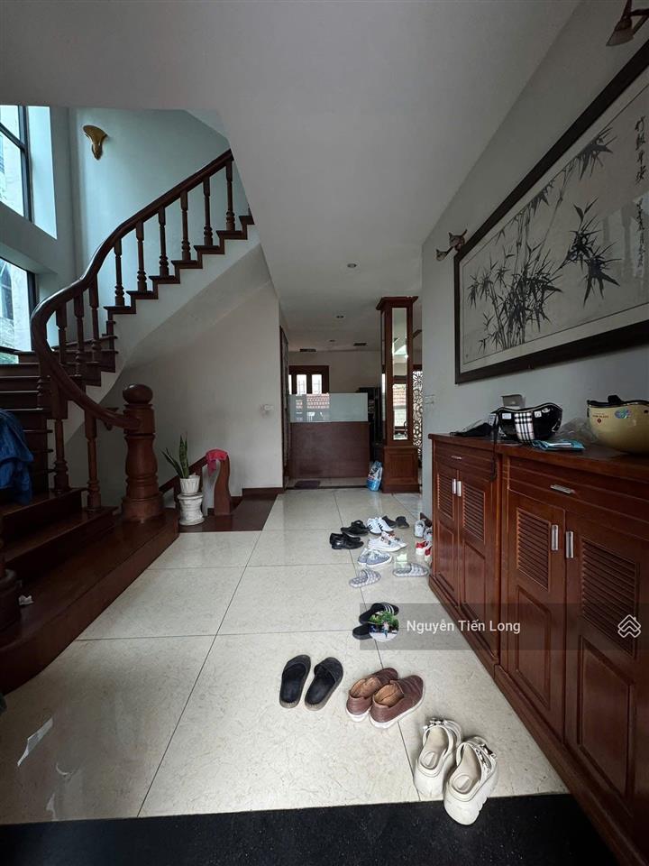 Bán biệt thự đơn lập dịch vọng hoàng quán chi 307m2 xây 4t 1 hầm ở sướng, yên tĩnh giá 92 tỷ có tl