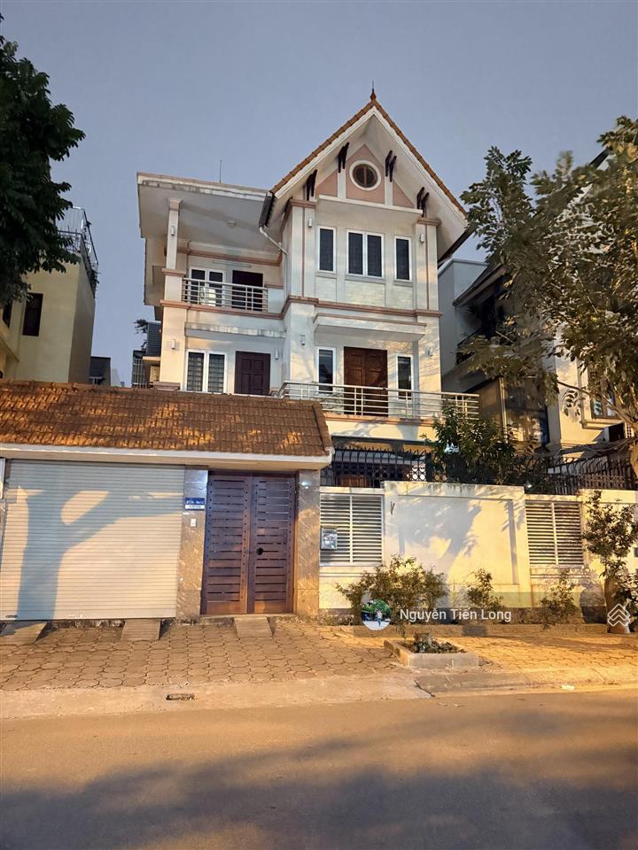 Bán biệt thự đơn lập dịch vọng hoàng quán chi 307m2 xây 4t 1 hầm ở sướng, yên tĩnh giá 92 tỷ có tl