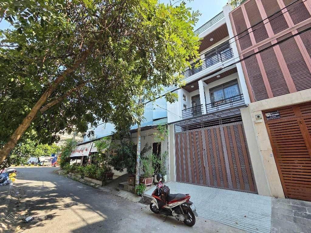 Ngon chỉ hơn 7 tỷ..  dt 65m2  hẻm xe tải thông  dương bá trạc  quận 8  cách mặt tiền đường 5