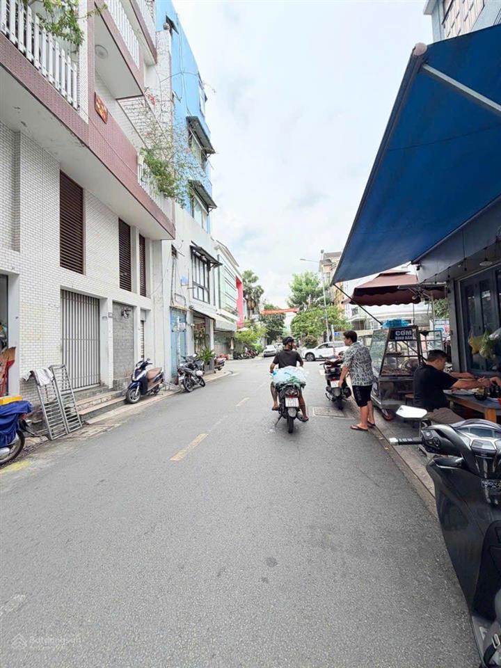 Nhà quận 8 giá bình tân, kết cấu 3 tầng, đường xe tải 4 x 18 chỉ hơn 6 tỷ