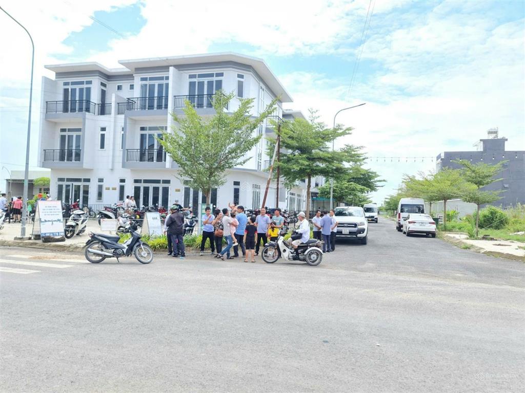 Bán nhà phố 3 tầng khu dân cư xuyên á , phúc an city, kế bên vinhome hóc môn