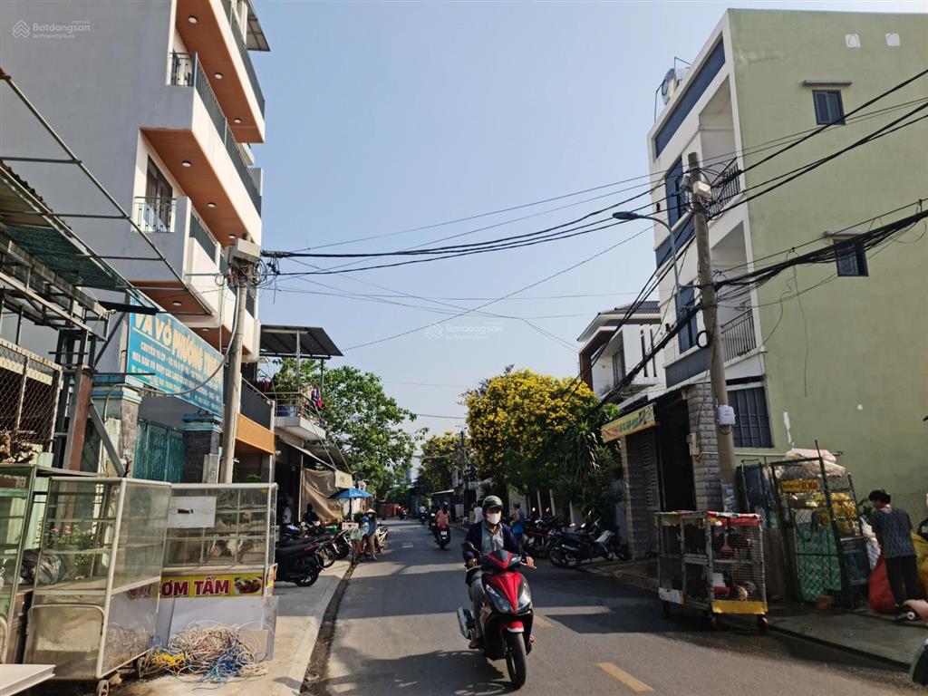 Bán nhà 3 lầu mới xây xong, mặt tiền đường thông 75m2 tại hóc môn