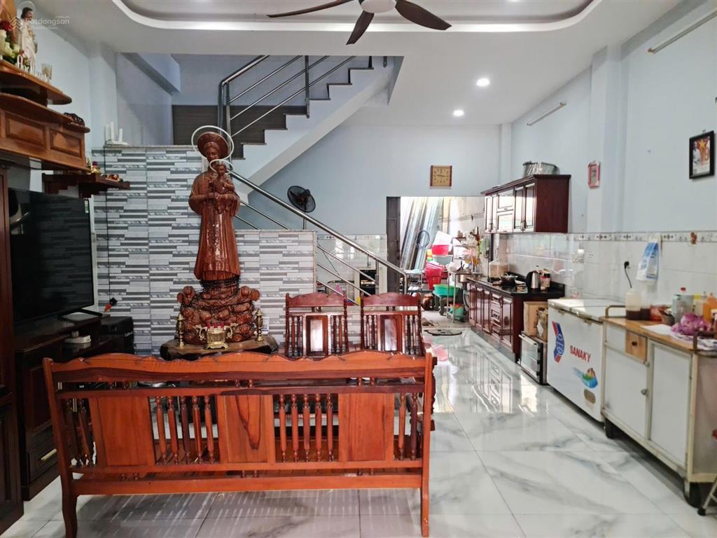 Bán nhà 3 lầu mới xây xong, mặt tiền đường thông 75m2 tại hóc môn