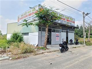 Nhà cấp 4 dt 90m2 có 2pn, 2wc sân rộng view sông cho thuê