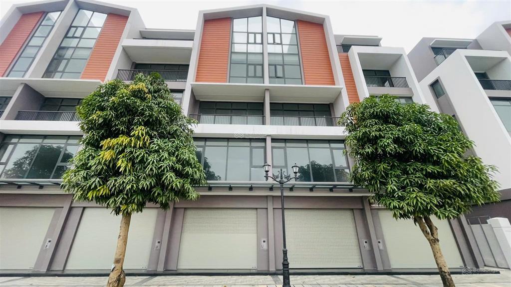 Bán gấp !!! shophouse 2 mặt tiền, đối diện chung cư vinhomes oceanpark 3