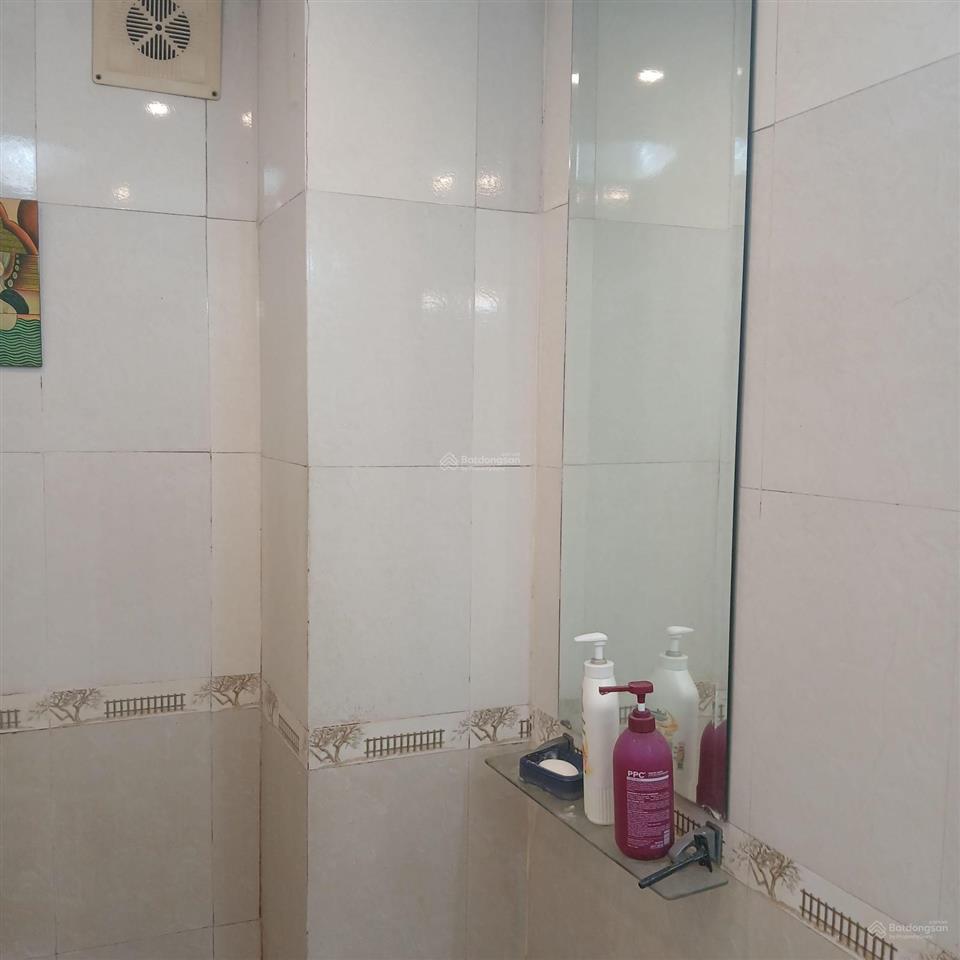 Nhà 2phong. ngủ. 2w .thiết kết đẹp. ở ngay .gần trường học các cấp. 100m .chợ