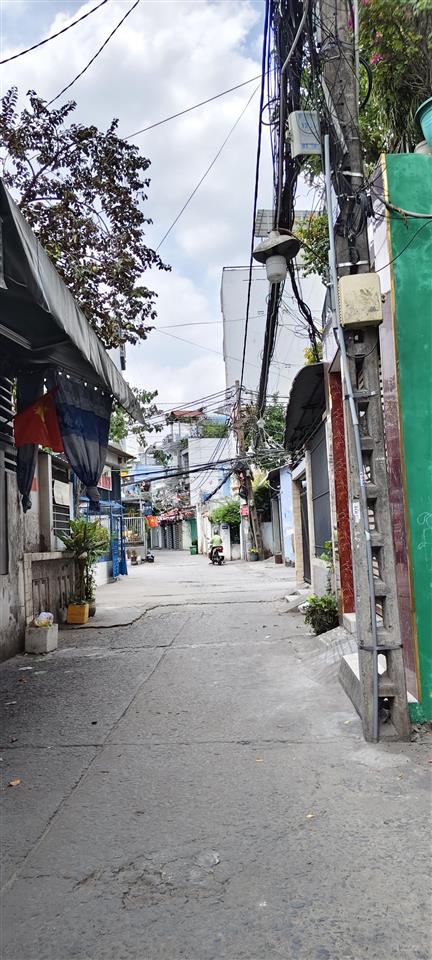 B.án.nhà phạm thế hiển, q8, 2tầng dt 37m cách mặt tiền 4 căn , giá chỉ nhỉnh 3tỷ