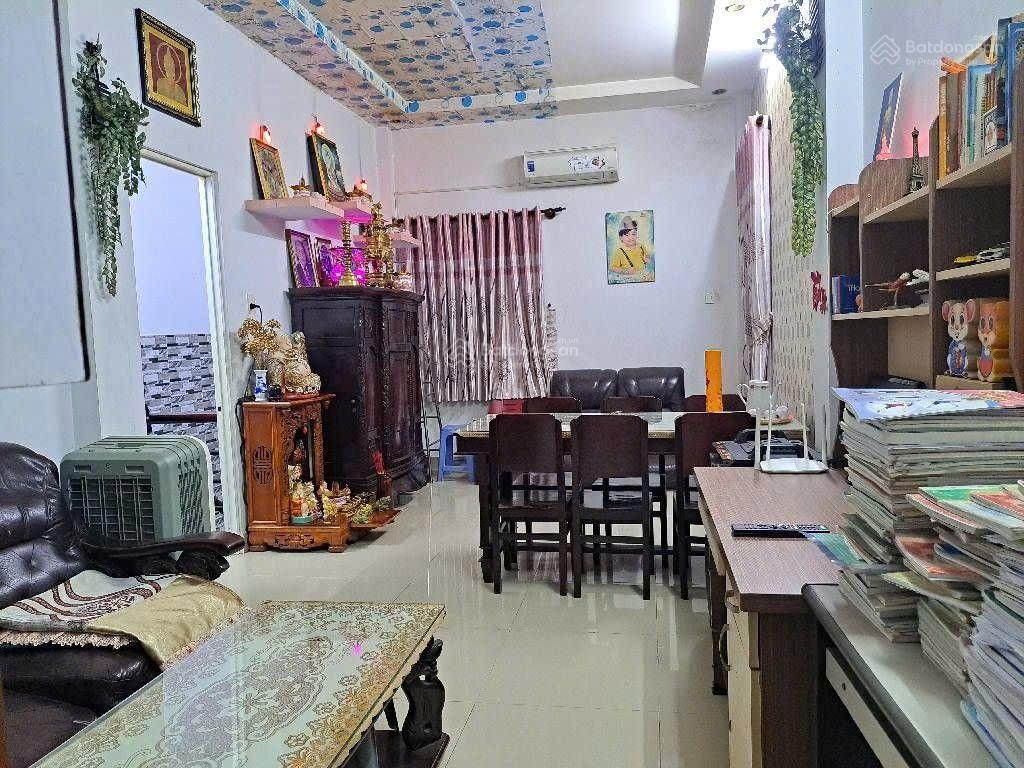 Nhà đẹp sát mặt tiền hưng phú quận 8  2 tầngdt 76m  giá chỉ 5,x tỷ