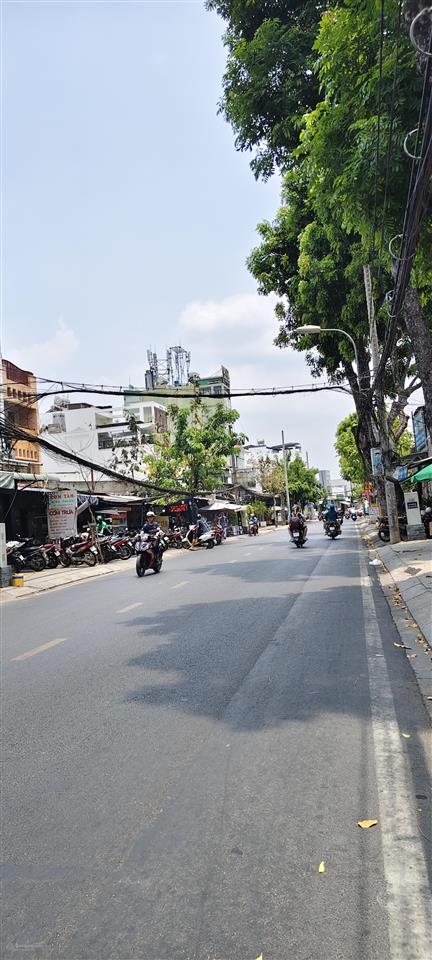 Bán nhà phạm thế hiển quận 8  dt 5.3x 23  cách mặt tiền xe hơi  giá chỉ 5,xtỷ,