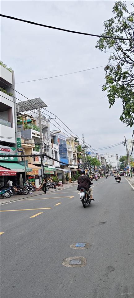 Sân trước nhà 10m hưng phú q8  2 tầng 4pn  5,5 x 11 dài  chỉ 5, x tỷ