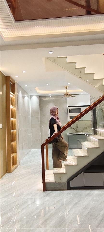 Nhà mới toan, 1 căn ra mặt tiền phạm hùng  q8  3 tầng  4,5x10  giá 6,xtỷ
