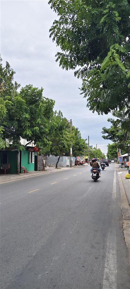 Sát bên cầu nhị thiên đường phạm thế hien quận 8 hẻm 5m  ngang 5,5 x 10 nhỉnh 4tỷ