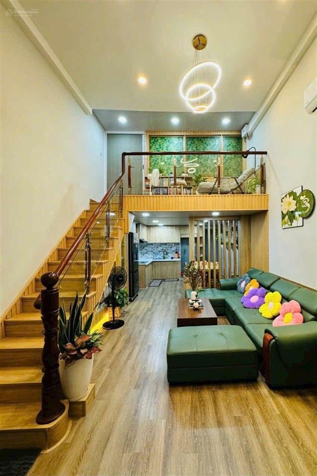 Nhà mới toanh kế bên cầu nguyễn văn cừ quận 8  ngang 4,5x10  3pn giá chỉ 5,xtỷ