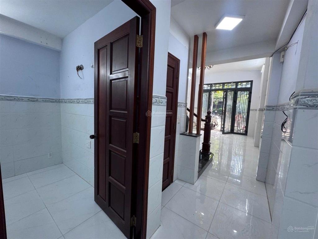 Chủ gấp bán nhà giảm 800trieu ,sát mặt tiền tạ quang bửu quận 8, dt (4,5x12) 4tầng  nhỉnh 7tỷ