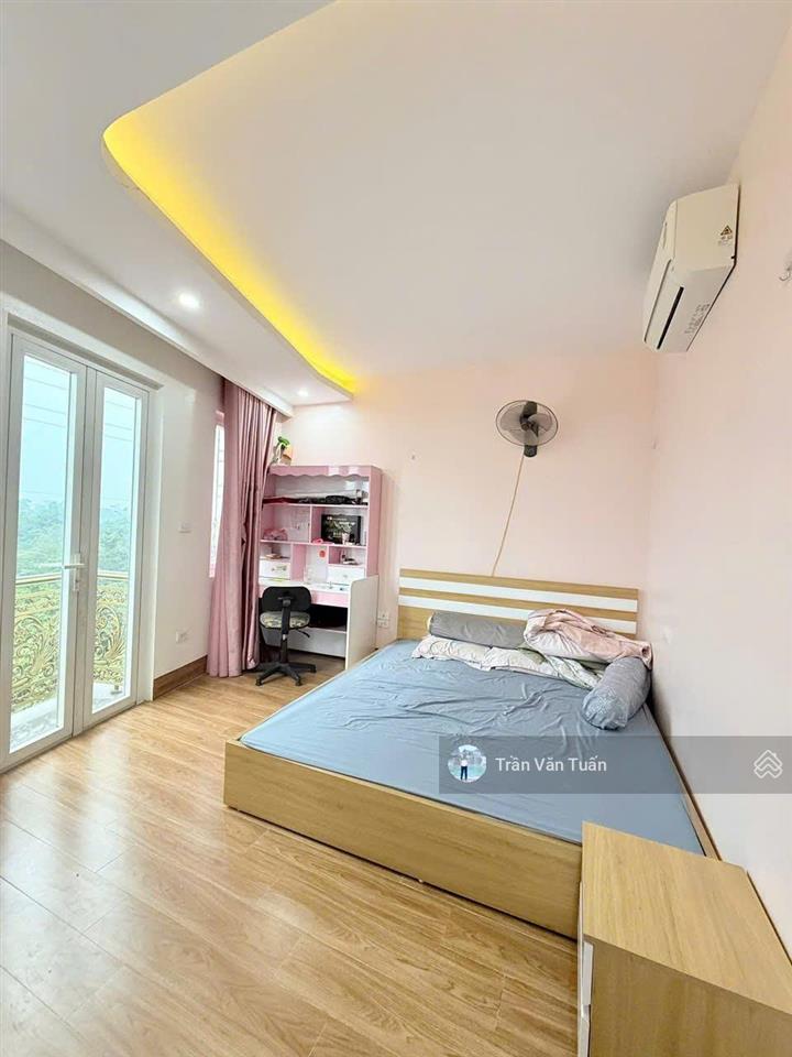 Chủ nhà cần bán gấp  nhà phân lô hoàng quốc việtcầu giấy, 36m 6t, mt 4m, ngõ oto, vỉa hè, 16.3 tỷ