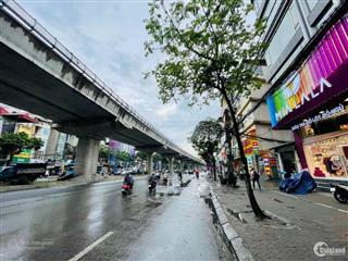 Tôi bán nhà 54m2 trần bình  hồ tùng mậu 4t phân lô  ô tô đỗ cửa  lô góc giá 16 tỷ.